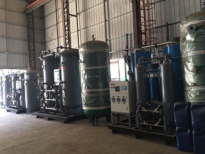 某大(da)型鋁(lü)業公(gong)司600立(li)方，純(chun)度99.999%制(zhi)氮機(ji)安裝(zhuang)現場(chang)